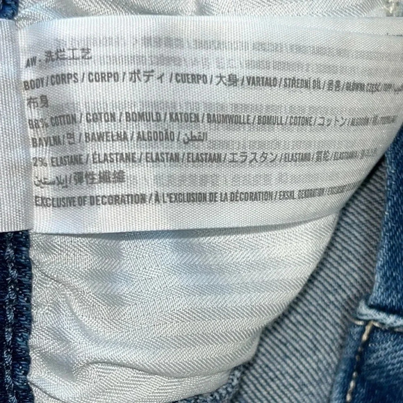 Hollister | Ultra High-Rise Mom Jeans - Picture 7 of 7